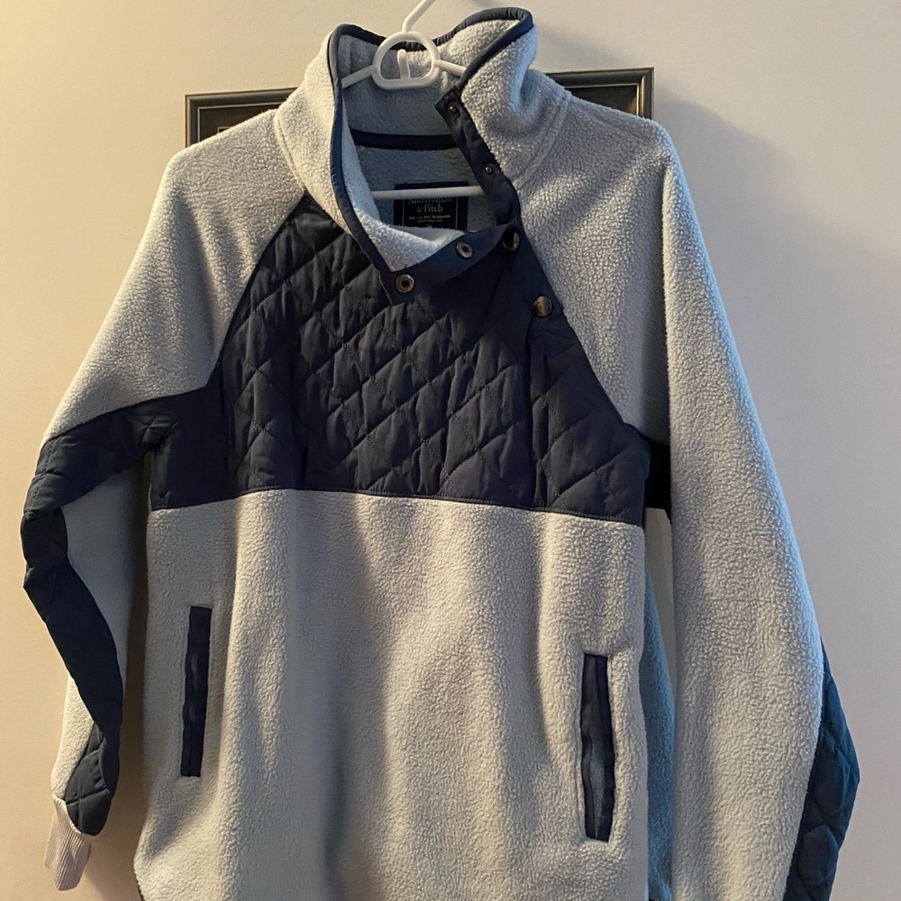 Abercrombie Snap up Fleece Size M